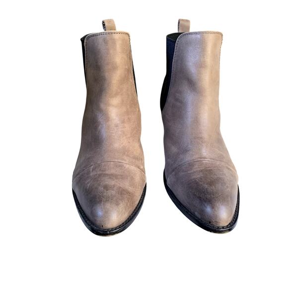 Dolce Vita Light Brown Distressed Leather Chelsea Ankle Bootie Low Heel Size 9.5 - Picture 2 of 5